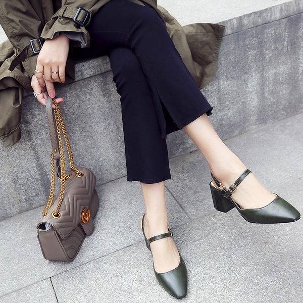 spring and summer 2021 large women's shoes 41-43 versatile small baotou middle heel sandals thick, Black
spring and summer 2021 large women's shoes 41-43 versatile small baotou middle heel sandals thick, Black