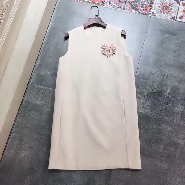 casual dresses quality zk01637 high fashion women 2021 spring luxury european design party style dress, Black;gray
casual dresses quality zk01637 high fashion women 2021 spring luxury european design party style dress, Black;gray