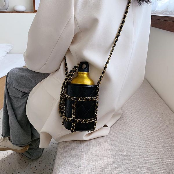 shoulder bags small women's 2021 korean fashion net red messenger bag chain personalized water bottle trend
shoulder bags small women's 2021 korean fashion net red messenger bag chain personalized water bottle trend