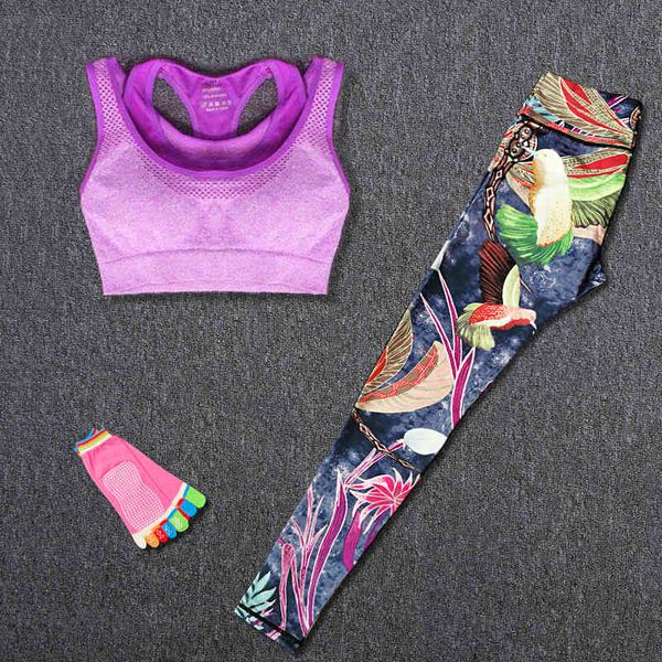 women's pants & capris yoga tracksuit set with chest pad for women sports suits gym clothing fitness wear leggings socks bra 3 pcs, Black;white
women's pants & capris yoga tracksuit set with chest pad for women sports suits gym clothing fitness wear leggings socks bra 3 pcs, Black;white