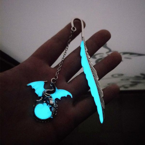 bookmark 1pcs noctilucent feather dragon retro-luminous metal pterosaur bookmarks for books fluorescent teacher gift
bookmark 1pcs noctilucent feather dragon retro-luminous metal pterosaur bookmarks for books fluorescent teacher gift
