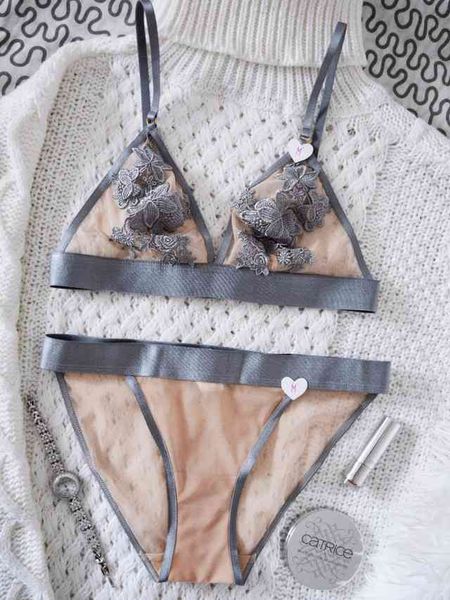 fashion design luxury bra set soft mesh embroidered triangle cup underwear contrast color steel free, Red;black
fashion design luxury bra set soft mesh embroidered triangle cup underwear contrast color steel free, Red;black