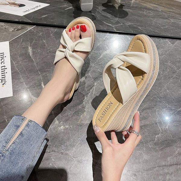 slippers flat-soled women thick-soled fashion outer wear summer out slope heel shoes a word drag high cool girl, Black
slippers flat-soled women thick-soled fashion outer wear summer out slope heel shoes a word drag high cool girl, Black