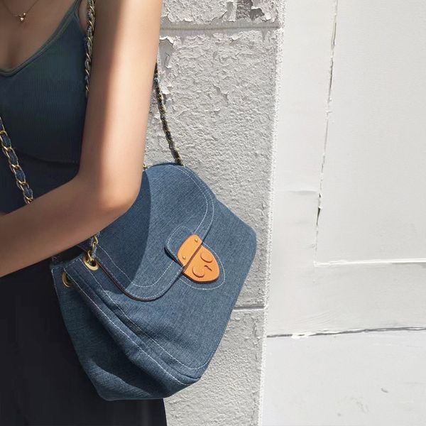 design hand bag women 2021 new washed jeans fashion simple women's niche design one shoulder cross magnetic buckle chain bag, Red;black
design hand bag women 2021 new washed jeans fashion simple women's niche design one shoulder cross magnetic buckle chain bag, Red;black