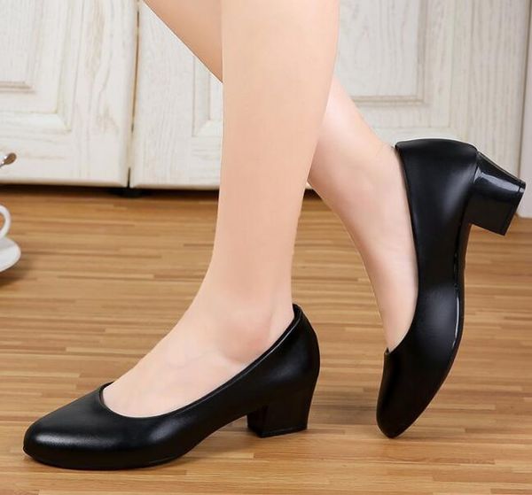 dress shoes black high-heeled women round-headed mothers middle-heeled work single shoe leather soft bottom comfort
dress shoes black high-heeled women round-headed mothers middle-heeled work single shoe leather soft bottom comfort
