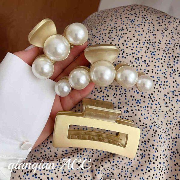hair accessories jewelry korea's geometric pearl metal wind grip clip fashionable temperament back of the head pin shark, Golden;white
hair accessories jewelry korea's geometric pearl metal wind grip clip fashionable temperament back of the head pin shark, Golden;white