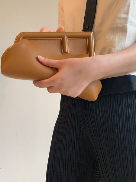factory outlet luxury handbags storage r09 2021 autumn winter new f family single shoulder messenger bag first h real leather simple ve
factory outlet luxury handbags storage r09 2021 autumn winter new f family single shoulder messenger bag first h real leather simple ve