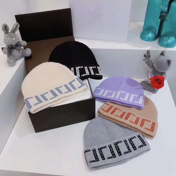 hat 21 autumn and winter tide br letter wool men's women's same knitted warm cotton pile, Blue;gray
hat 21 autumn and winter tide br letter wool men's women's same knitted warm cotton pile, Blue;gray
