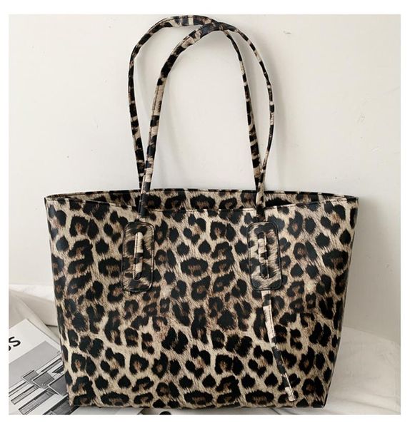 valenkuci women bag oil wax leather handbags luxury lady hand bags with purse pocket messenger big tote sac bols waist
valenkuci women bag oil wax leather handbags luxury lady hand bags with purse pocket messenger big tote sac bols waist