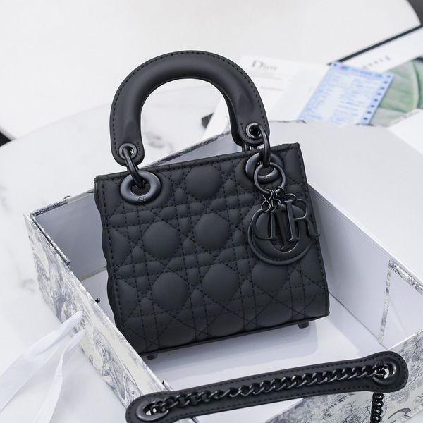 d's mini lady three-compartment princess diana bag all black matte suede classic lozenge lady's clutch cross-body chain
d's mini lady three-compartment princess diana bag all black matte suede classic lozenge lady's clutch cross-body chain