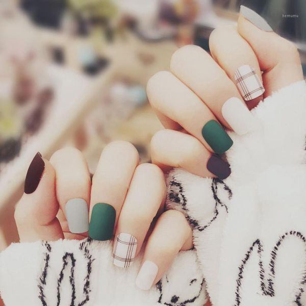24pcs senior bride wedding matte fake nails normal length light lattice ms151, Red;gold
24pcs senior bride wedding matte fake nails normal length light lattice ms151, Red;gold