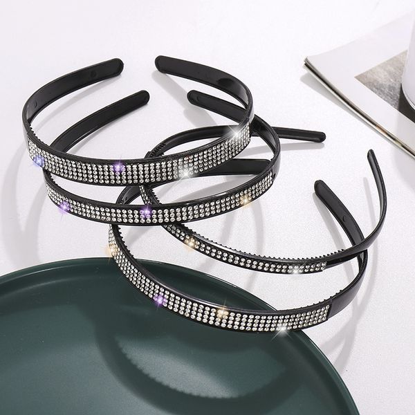 new style women's drill band three row hair band water drill black white full drill with teeth simple hair accessories, Silver
new style women's drill band three row hair band water drill black white full drill with teeth simple hair accessories, Silver