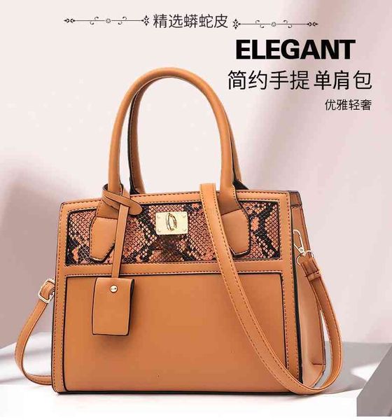 women's bag 2021 summer style femininity fashion simple women's bag messenger one shoulder portable fashion, Black;red
women's bag 2021 summer style femininity fashion simple women's bag messenger one shoulder portable fashion, Black;red