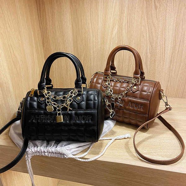 texture style small bag female new temperament messenger embroidered thread chain hand pillow outlet purse
texture style small bag female new temperament messenger embroidered thread chain hand pillow outlet purse