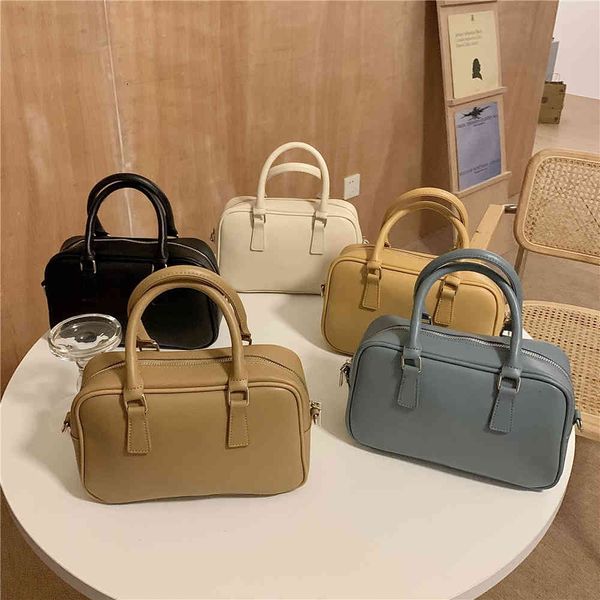 2021 high sense south korea east gate soft leather minority fashion orange one shoulder portable pillow armpit small square bag
2021 high sense south korea east gate soft leather minority fashion orange one shoulder portable pillow armpit small square bag
