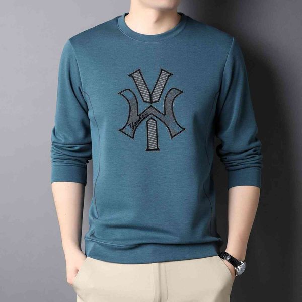 middle aged long sleeved round neck sweater men's spring and autumn et trend printed thin t-shirt bottom shirt, White;black
middle aged long sleeved round neck sweater men's spring and autumn et trend printed thin t-shirt bottom shirt, White;black