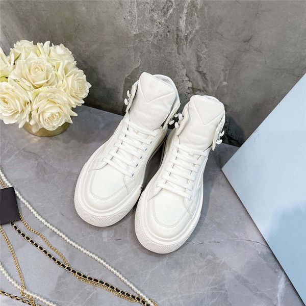 platform triangular label shoes small white sneaker boots high casual women shoes fashion street pats flat board shoe ,set package, Black
platform triangular label shoes small white sneaker boots high casual women shoes fashion street pats flat board shoe ,set package, Black