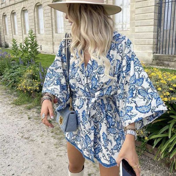 women's jackets woman elegant blue loose tassel sashes jacket 2021 spring casual female lacing beach outwear ladies fashion v neck prin, Black;brown
women's jackets woman elegant blue loose tassel sashes jacket 2021 spring casual female lacing beach outwear ladies fashion v neck prin, Black;brown