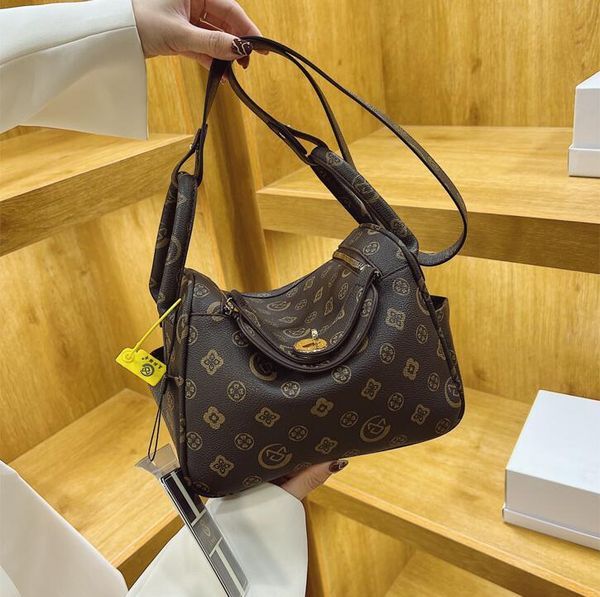 wholesale ladies shoulder bags street trend printed pillow bag elegant atmosphere old color leather handbag european and american popular co
wholesale ladies shoulder bags street trend printed pillow bag elegant atmosphere old color leather handbag european and american popular co