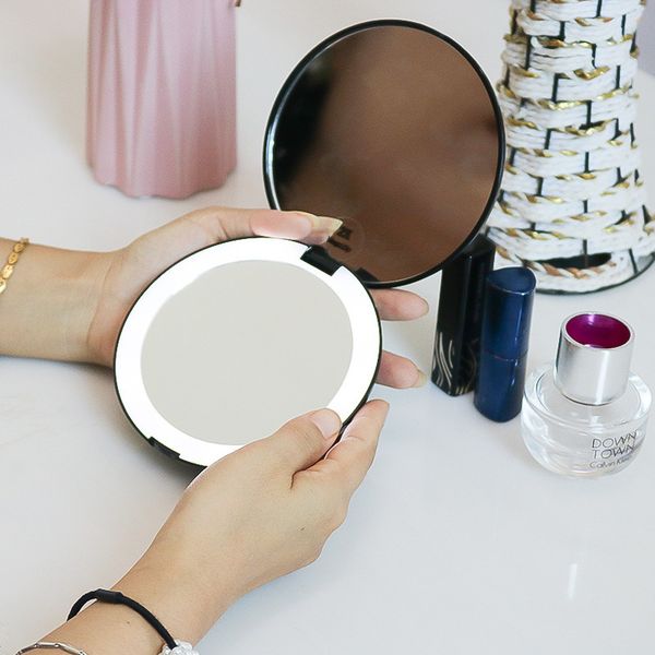 mirrors round folding portable girls led hand-held cosmetic with light filling portable mini double-sided cosmetic
mirrors round folding portable girls led hand-held cosmetic with light filling portable mini double-sided cosmetic