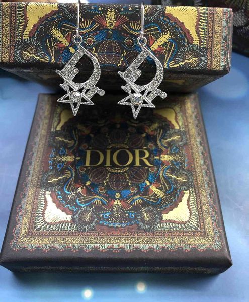 2021 luxury designer jewelry small fragrance earrings do letter new earrings female korean fashion fresh simple students, Silver
2021 luxury designer jewelry small fragrance earrings do letter new earrings female korean fashion fresh simple students, Silver