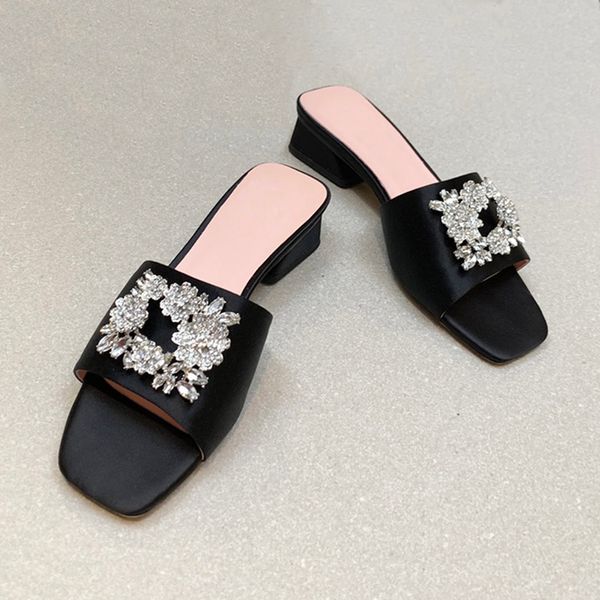 black womens slippers rhinestone buckle decoration sandals genuine leather women shoes luxury designer square heeled slipper 4-9 with box
black womens slippers rhinestone buckle decoration sandals genuine leather women shoes luxury designer square heeled slipper 4-9 with box