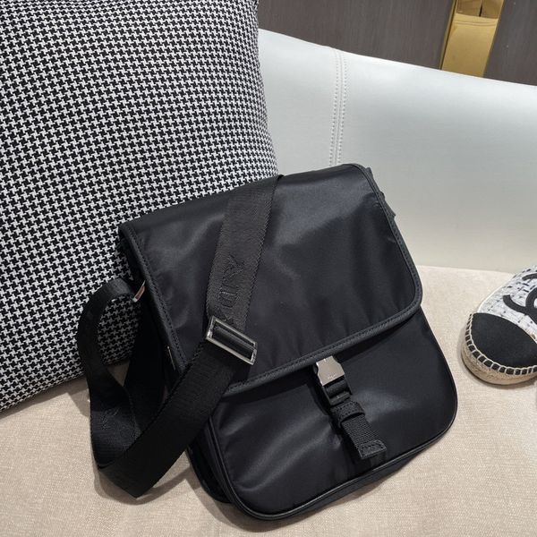 nylon postman bag three in one male bao gong wen bao messenger bag new shoulder bag large capacity
nylon postman bag three in one male bao gong wen bao messenger bag new shoulder bag large capacity