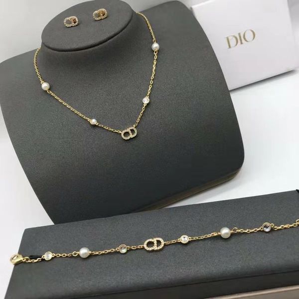 family fashion exquisite diamond pearl necklace women's high version letter earring bracelet, Silver
family fashion exquisite diamond pearl necklace women's high version letter earring bracelet, Silver
