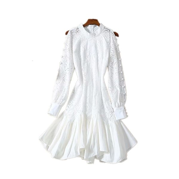 pring european and american high-quality catwalk style buckle lantern sleeve ruffled hollow embroidered, Black
pring european and american high-quality catwalk style buckle lantern sleeve ruffled hollow embroidered, Black