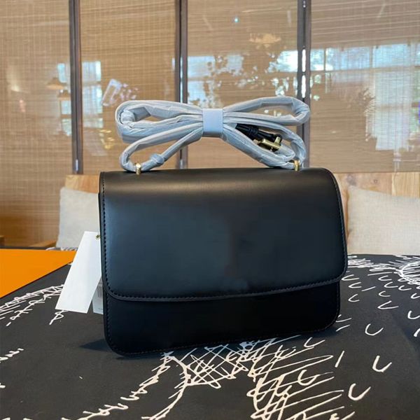 luxurys lady messenger bag tofu shoulder bags designer handbag owhide sequins business hasp hard flap canvas single flap pocket favorite cro
luxurys lady messenger bag tofu shoulder bags designer handbag owhide sequins business hasp hard flap canvas single flap pocket favorite cro