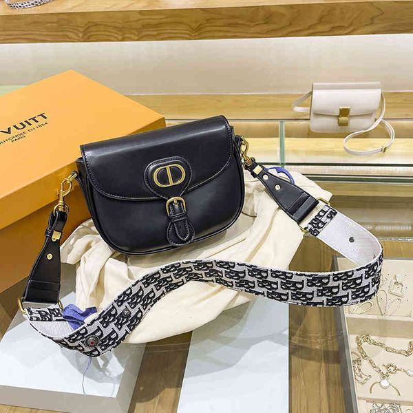 2022 latest models handbag wholesale semicircle double saddle single shoulder diagonal cross women's broadband bag
2022 latest models handbag wholesale semicircle double saddle single shoulder diagonal cross women's broadband bag