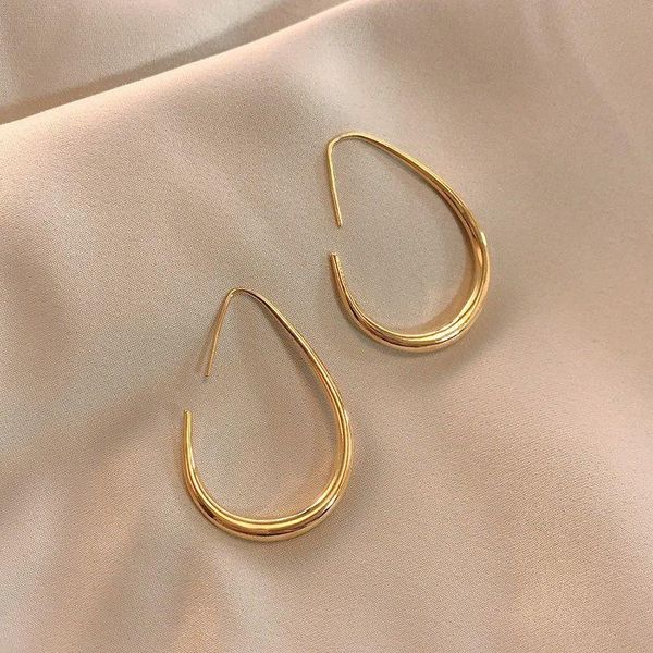 hoop & huggie 2021 trendy goldon metal round earrings for women korean fashion charm lady party luxury classic drop jewelry, Golden;silver
hoop & huggie 2021 trendy goldon metal round earrings for women korean fashion charm lady party luxury classic drop jewelry, Golden;silver