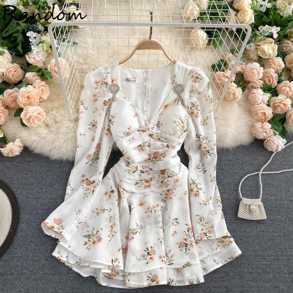 dress lady new retro women v neck pleated high waist slimming autumn long sleeve fashion floral print padded white, Black;gray
dress lady new retro women v neck pleated high waist slimming autumn long sleeve fashion floral print padded white, Black;gray
