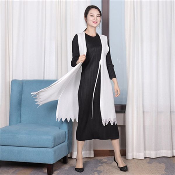 dress miyake fold pleated sleeveless v-neck lacing long coat + three quarter o-neck solid two-piece set, Black;gray
dress miyake fold pleated sleeveless v-neck lacing long coat + three quarter o-neck solid two-piece set, Black;gray