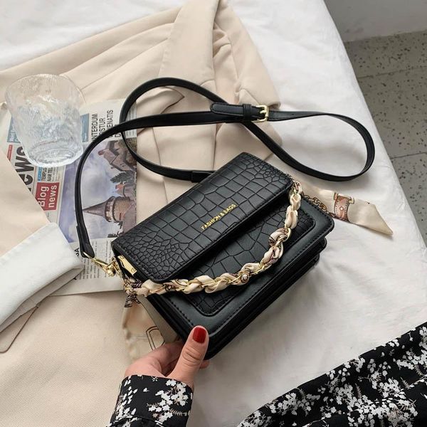 evening bags 2021 shoulder bag stone grain messenger fashion lady small silk scarf female chain
evening bags 2021 shoulder bag stone grain messenger fashion lady small silk scarf female chain