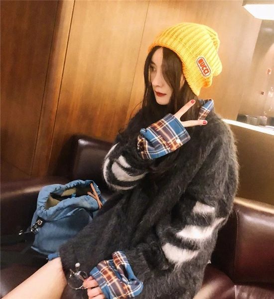 tide brand off gradual change arrow joker xue, yang mi, men's and women's mohair sweater sweater., Black
tide brand off gradual change arrow joker xue, yang mi, men's and women's mohair sweater sweater., Black