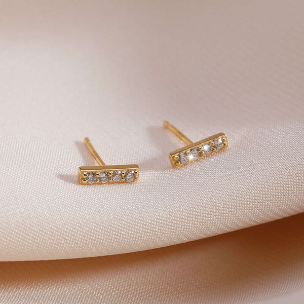 line studded earrings, female design, simple style, exquisite high-level earrings
line studded earrings, female design, simple style, exquisite high-level earrings