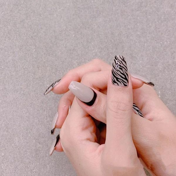 24pcs fake nails french manicure grey zebra removable false patch wearable full cover nail tips1, Red;gold
24pcs fake nails french manicure grey zebra removable false patch wearable full cover nail tips1, Red;gold