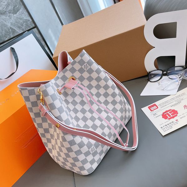 luxury designer bag neonoe bucket is old-fashioned with classic lines and a classic brown designer bags m44020
luxury designer bag neonoe bucket is old-fashioned with classic lines and a classic brown designer bags m44020