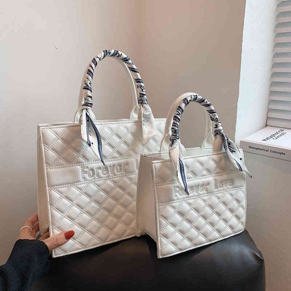 2022 latest models handbag wholesale august princess bag female autumn silk scarf hand ins
2022 latest models handbag wholesale august princess bag female autumn silk scarf hand ins