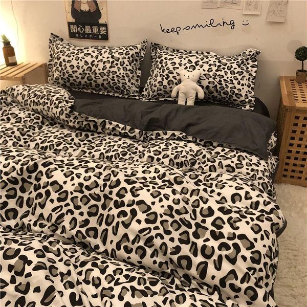 bedding sets nordic simple black leopard print and zebra four-piece set, for 1.8/2.0/2.2m double bed
bedding sets nordic simple black leopard print and zebra four-piece set, for 1.8/2.0/2.2m double bed