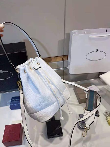 fashion drawstring bag designer shoulder bags women tote handbag lady bucket purse messenger crossbody pocket summer and spring packs
fashion drawstring bag designer shoulder bags women tote handbag lady bucket purse messenger crossbody pocket summer and spring packs