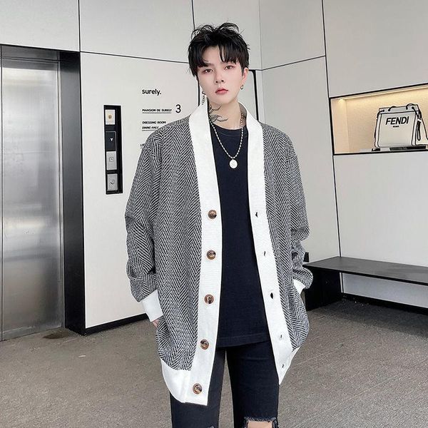 men's sweaters 2021 fall korean clothes stripe coat men's loose cardigan sweater fashion french style plaid recommend, White;black
men's sweaters 2021 fall korean clothes stripe coat men's loose cardigan sweater fashion french style plaid recommend, White;black