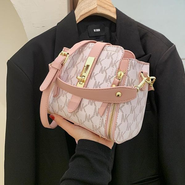 cross body handbag brand designer 2021 luxury pu leather women's tote chain vintage shoulder crossbody bucket bags
cross body handbag brand designer 2021 luxury pu leather women's tote chain vintage shoulder crossbody bucket bags