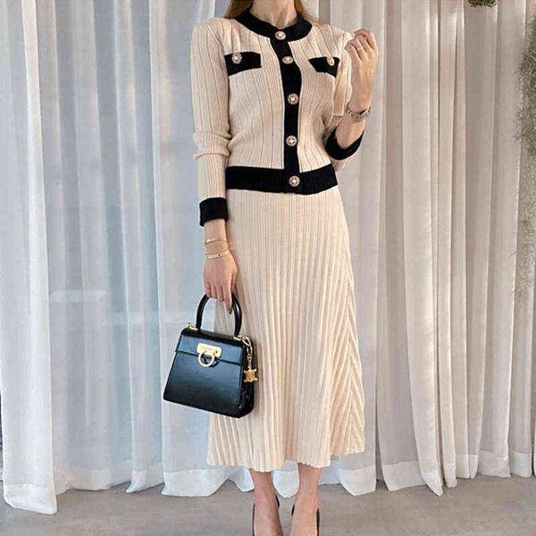 autumn winter knitted 2 piece set chic office ladies single breasted pearl buttons cardigan sweater+pleated long skirt suit 211119, White
autumn winter knitted 2 piece set chic office ladies single breasted pearl buttons cardigan sweater+pleated long skirt suit 211119, White