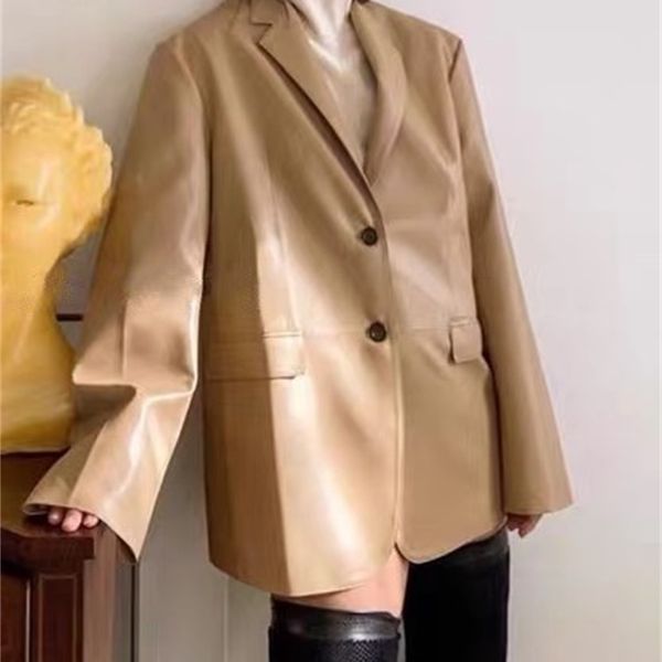 autumn and winter 2021 new boyfriend style loose silhouette imitation leather suit coat women's ins lapel buckle, Black 
autumn and winter 2021 new boyfriend style loose silhouette imitation leather suit coat women's ins lapel buckle, Black