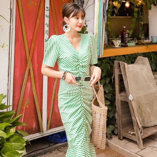 summer korean temperament v-neck slim pleated striped ruffled bag hip dress knee-length office lady 210603, Black;gray
summer korean temperament v-neck slim pleated striped ruffled bag hip dress knee-length office lady 210603, Black;gray