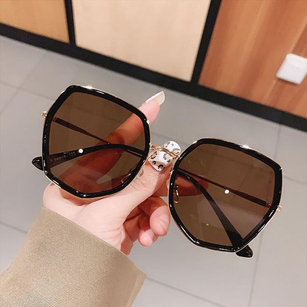 polygon gradient sunglasses for women vintage irregular oversize frame eyewear trending ladies shades pink sun glasses, White;black
polygon gradient sunglasses for women vintage irregular oversize frame eyewear trending ladies shades pink sun glasses, White;black