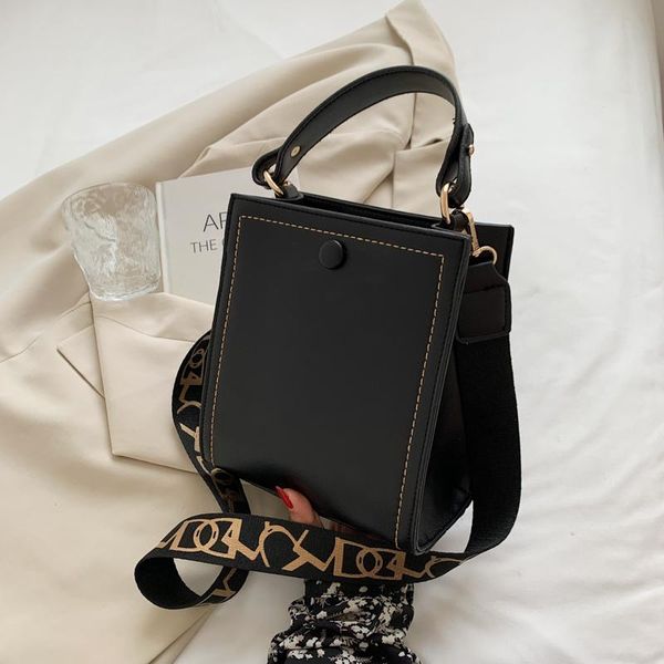 evening bags women tote large-capacity one-shoulder female 2021 trendy fashion solid color luxury messenger handbags
evening bags women tote large-capacity one-shoulder female 2021 trendy fashion solid color luxury messenger handbags