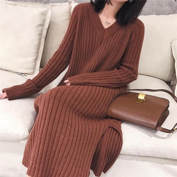 women's sweaters side slit v-neck loose mid-length wild thin knitted wool dress over knee sweater skirt, White;black
women's sweaters side slit v-neck loose mid-length wild thin knitted wool dress over knee sweater skirt, White;black